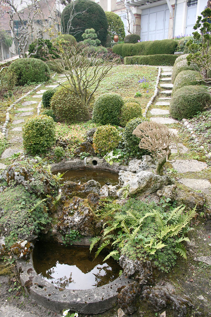 Le bas du jardin où apparaissent deux bassins. Serait-ce la « double cascade » décrite dans une correspondance - © J.-F. Coffin